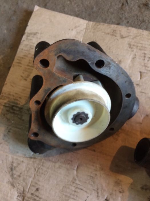 Помпа водяная Mercedes 609, 611, 709, 711, 809, 811, 814, 817, 1117...