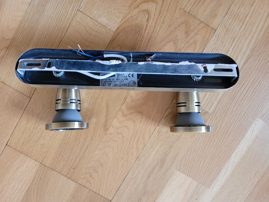 lampa z dwoma żarówkami led