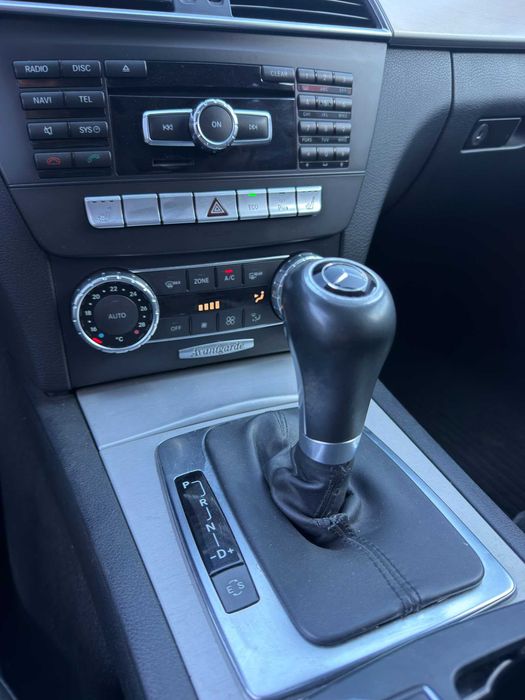 Mercedes-Benz C220 caixa automática