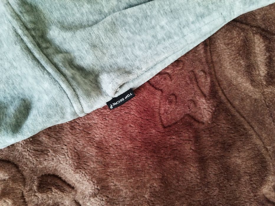 Miśkowa bluza Top Secret rozmiar XS posiada kieszenie