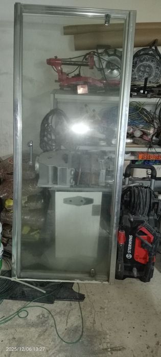 Resguardo de vidro as medidas 80x80x 190 de altura