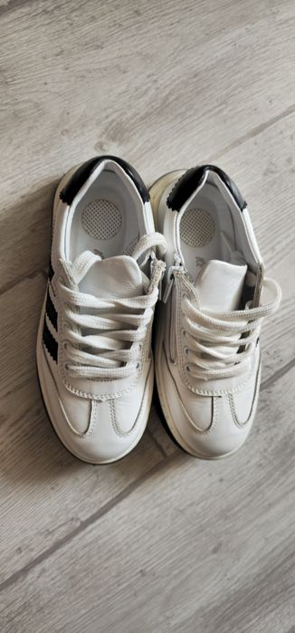 Шкіряні кросівки