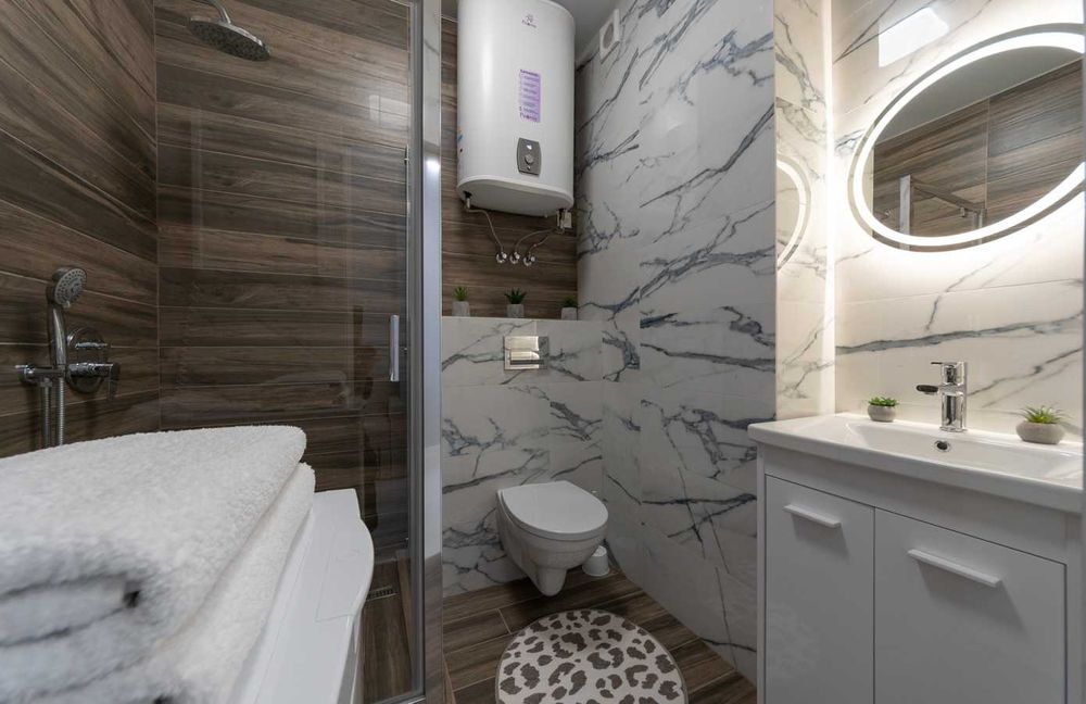 Подобово - студія з ремонтом, у будинку з Генератором, 5 хв. до метро.