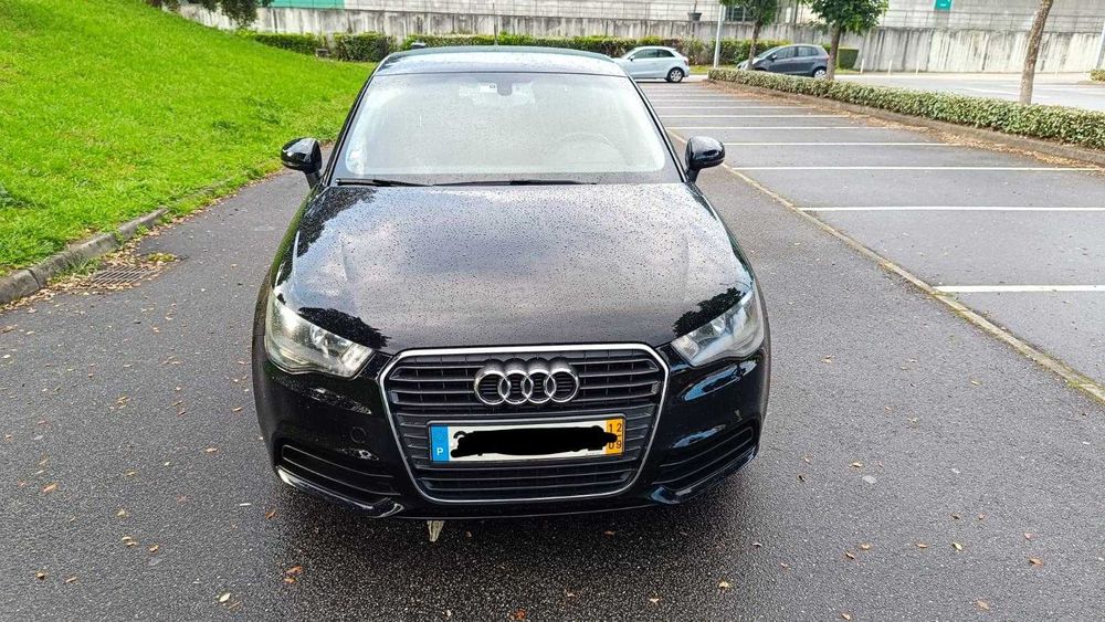 A1 sportback, carro em bom estado de conservação, conduzido por não fumador, conduzido maioritariamente em auto-estrada.