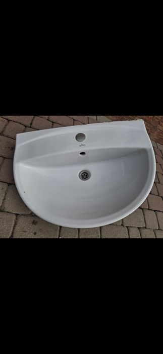 Sprzedam zlew łazienkowy 
Szerokość 42cm
Długość 58cm
Odbiór osobist