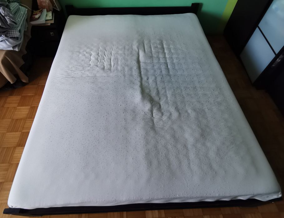 Łóżko małżeńskie drewniane z materacem lub bez