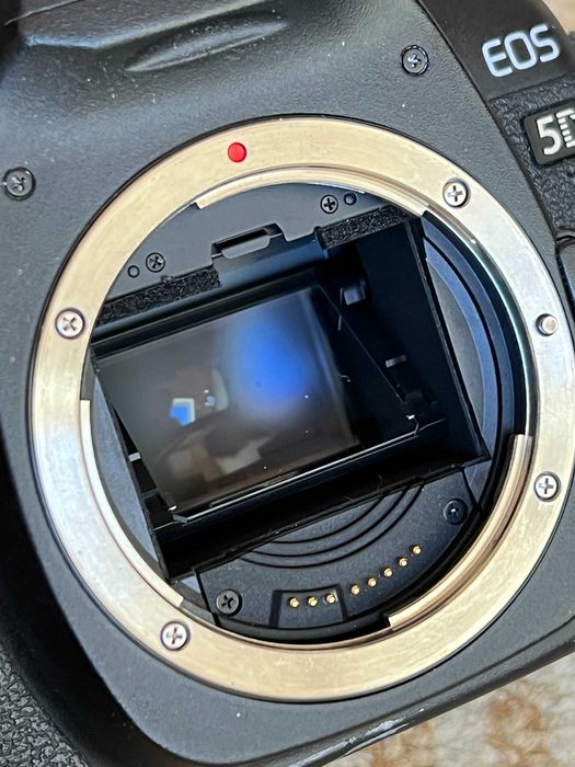 Canon EOS 5D Mark II Body, 6 baterii, 3 karty, ładowarka - Tylko 55 029 zdjęć zrobionych !!!