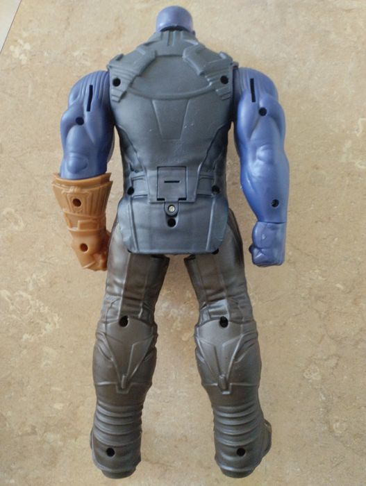 Іграшка Танос.      .