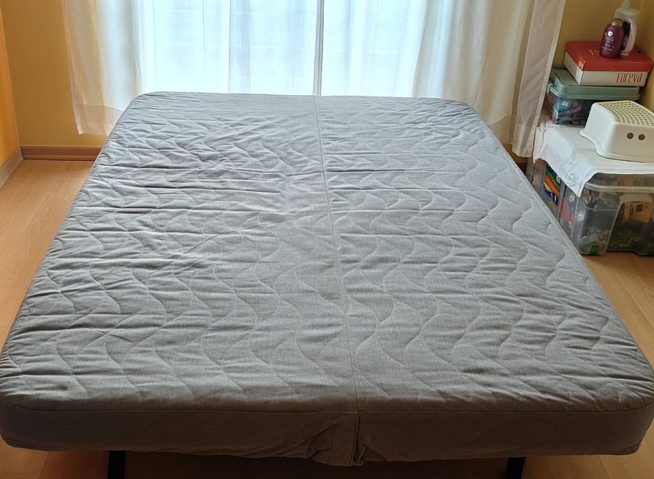 Sofá cama cinzento em bom estado