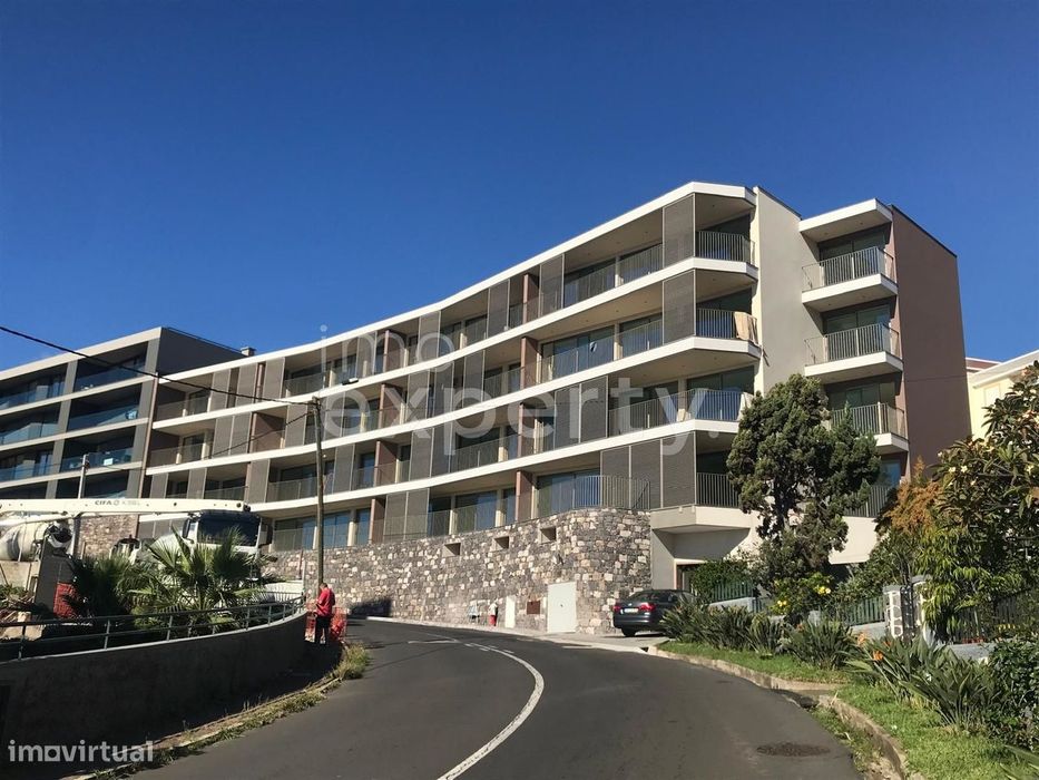 Apartamento T2 | Edifício Lourencinha II | Câmara De Lobos