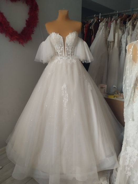 OLIVIA TAYLOR ATELIER Szycie sukien ślubnych i wizytowych na miarę