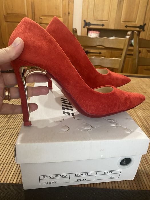 Туфлі жіночі на підборах