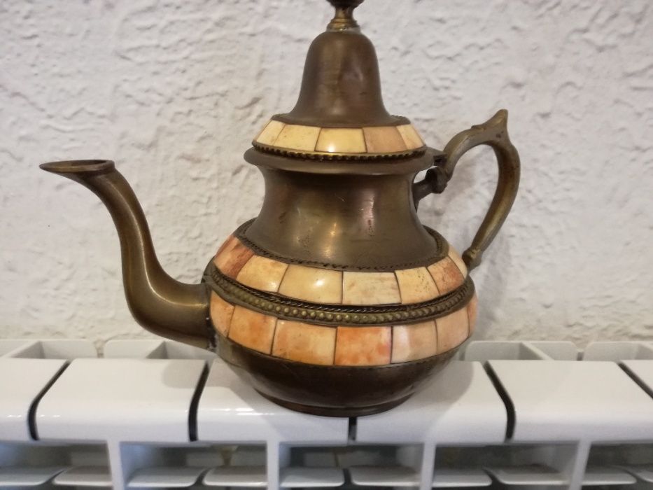 Bule em Cobre Decorado com Placas de Osso