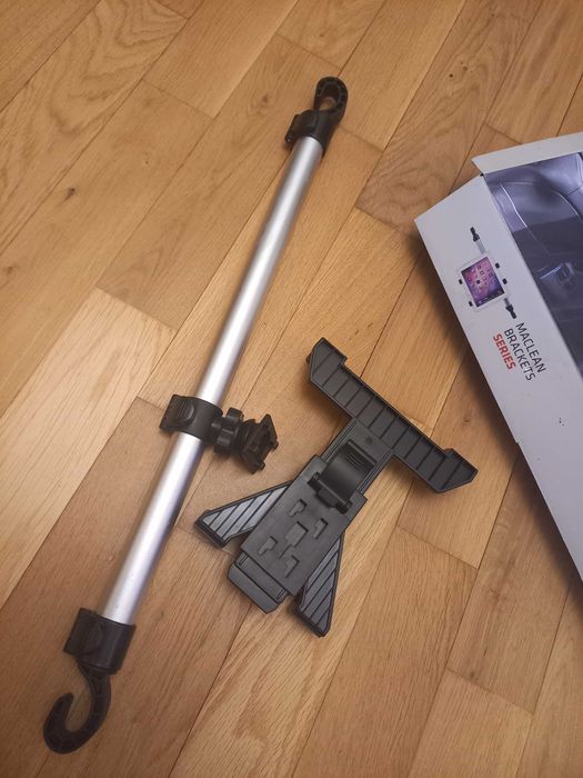 Uchwyt samochodowy na tablet