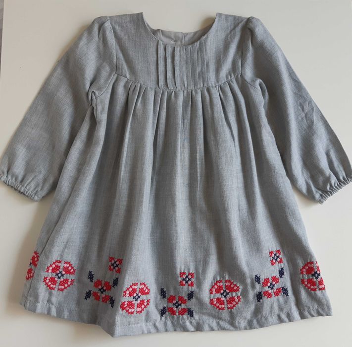 Детское платье с вышивкой на девочку 12-18 мес. рост 80-86 см. matalan