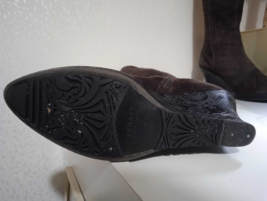 Чоботи жіночі виробництва CARNABY із коричневої замши, 39