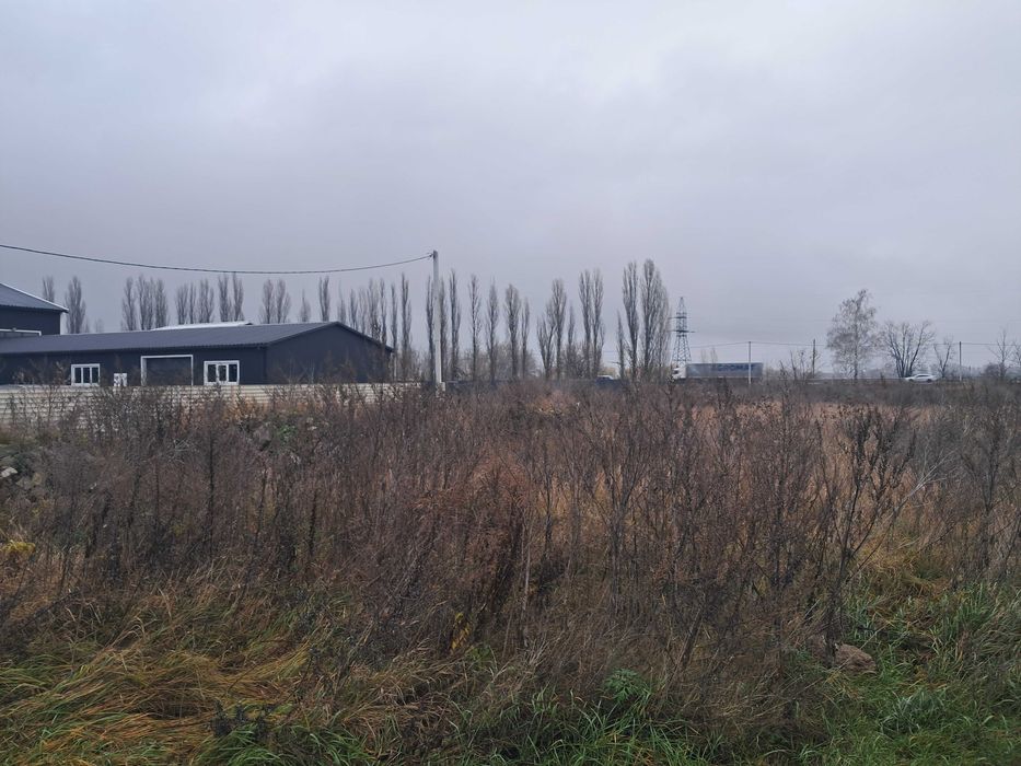 Продам ділянку 72сот комерційного призначення.