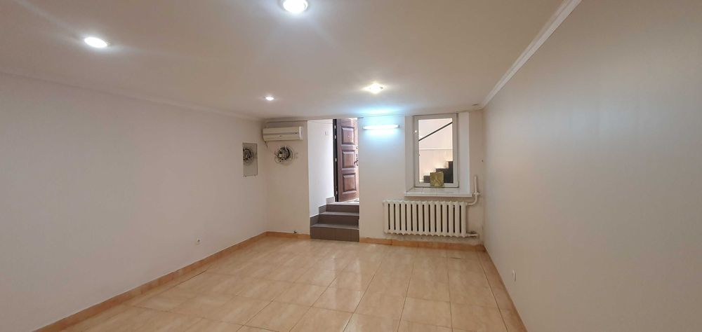 Центр  Продам фасад 46+42 кв.м  возле Нового рынка