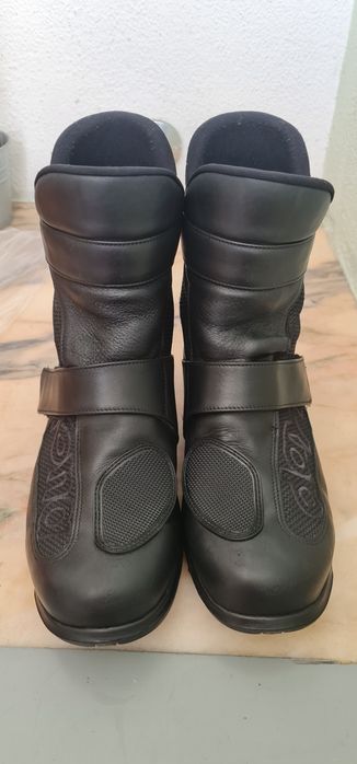 Botas para mota tam 42 em pele.