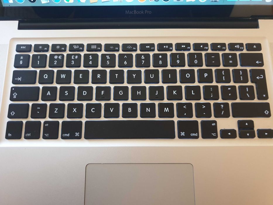 MacBook Pro + Pokrowiec i ładowarka