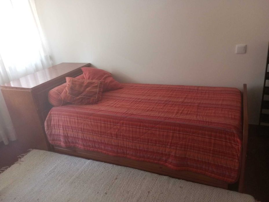 Cama solteiro com cama por baixo