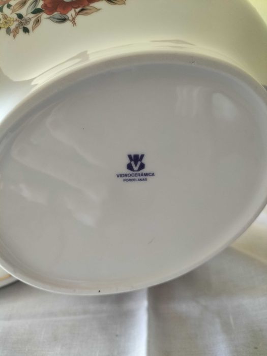 Terrina em porcelana