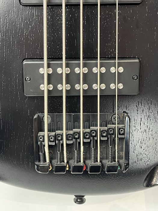 Baixo Ibanez SR305EB-WK