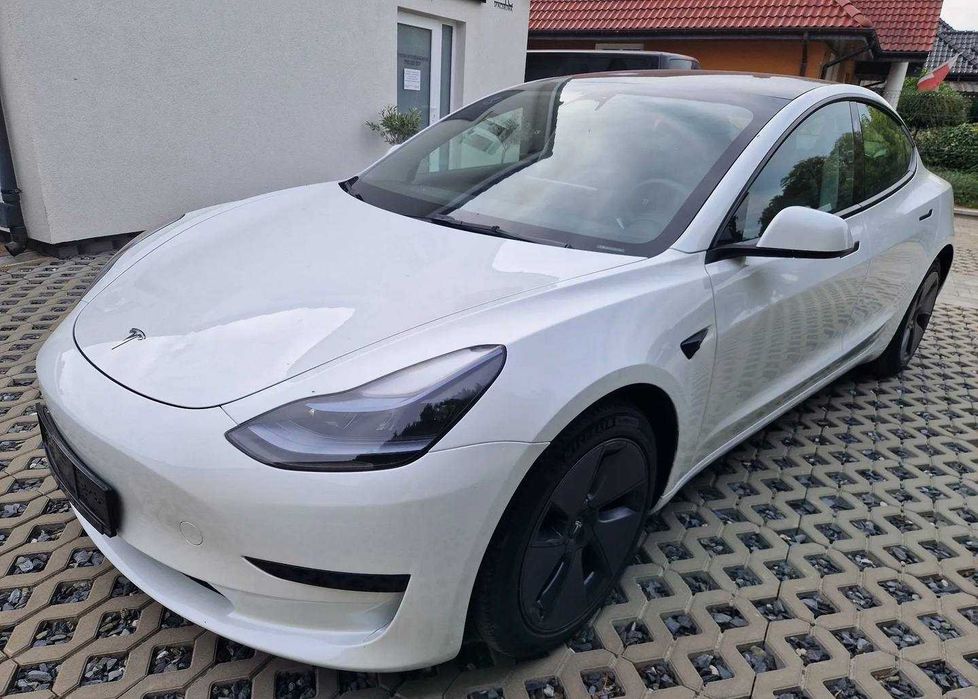 Tesla Model 3 LFP