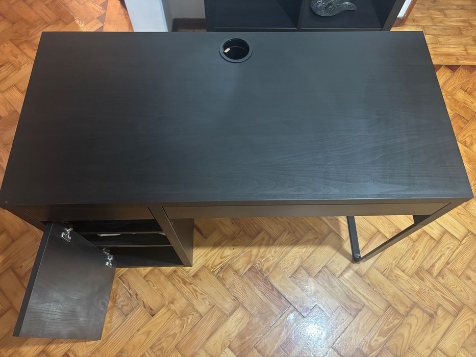 Secretária preta Ikea