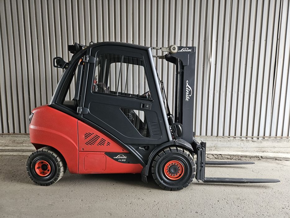 Навантажувачі вилкові в Києві. Вилочные погрузчики Тойота.