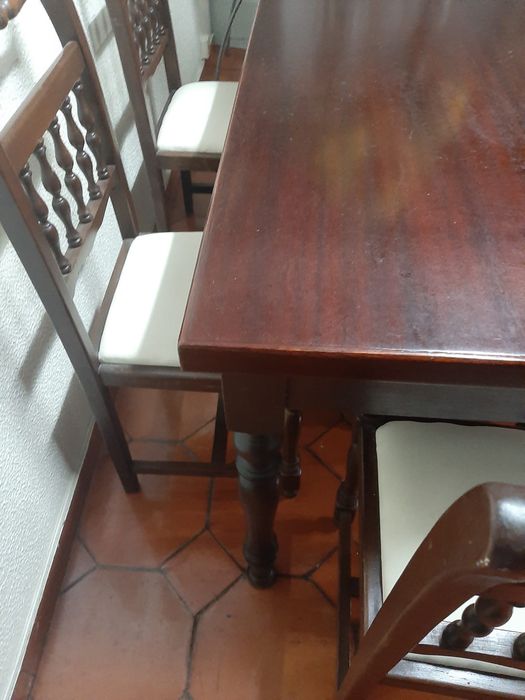 Conjunto mesa e 6 cadeiras