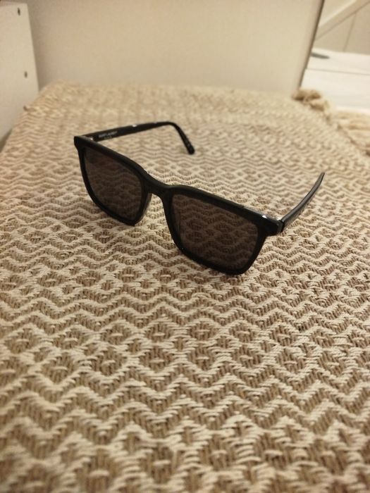 Óculos para venda Saint Laurent unissex, usado apnas uma vez.


Saint