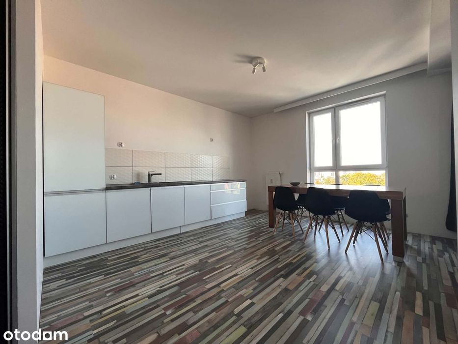 Dwupoziomowe mieszkanie z balkonem i tarasem w Centrum/Viniarnia Home