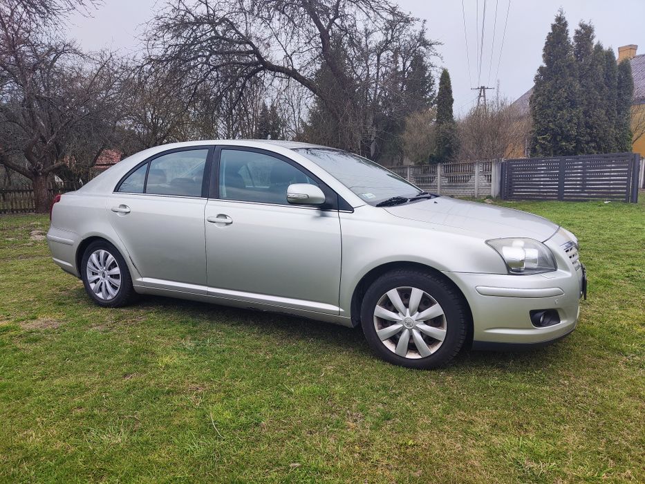 Toyota Avensis II T25 Hatchback 2.0 D4D 126 KM