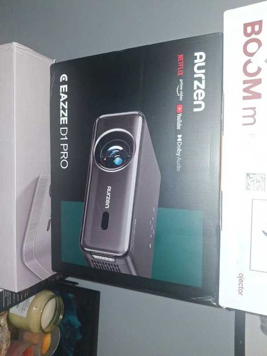 Projektor inteligentny projektor rzutnik