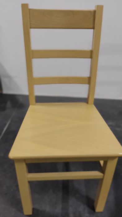 Mesa madeira maciça + 4 cadeiras
