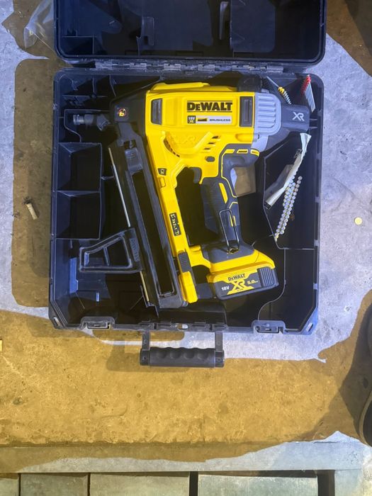 Продаю інструмент Dewalt