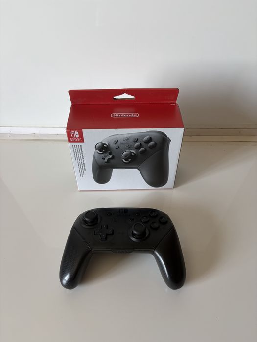 Nintendo Switch, com cartão de 128gb, caixa e cabos oficias, comando Pro Consoller e 6 jogos