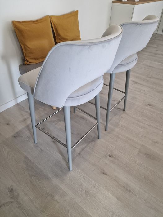 2 bancos altos para ilha