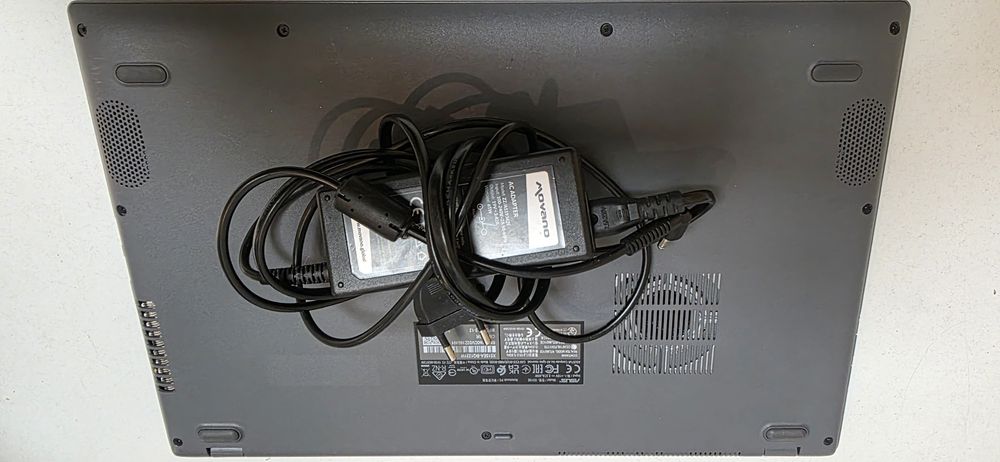 Laptop Asus x515E 250/8 GB