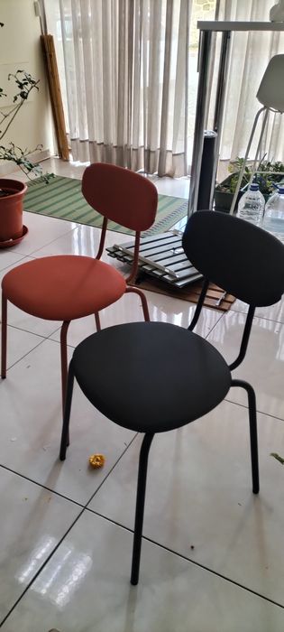 Conjunto de mesas e cadeiras