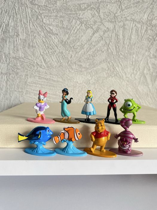 Металеві фігурки Disney.