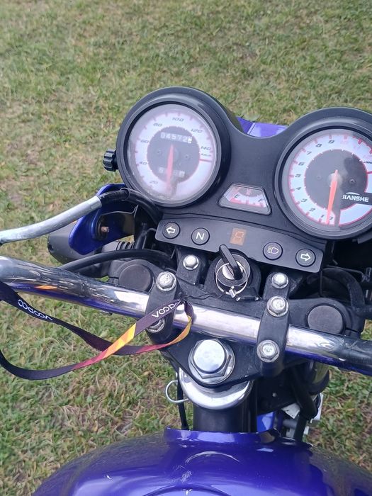 Продаєць мотоцикл