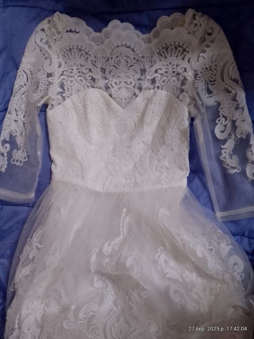 Весільна сукня із рукавом