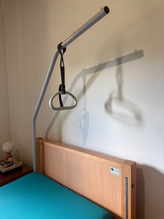 Cama articulada elétrica em excelente estado