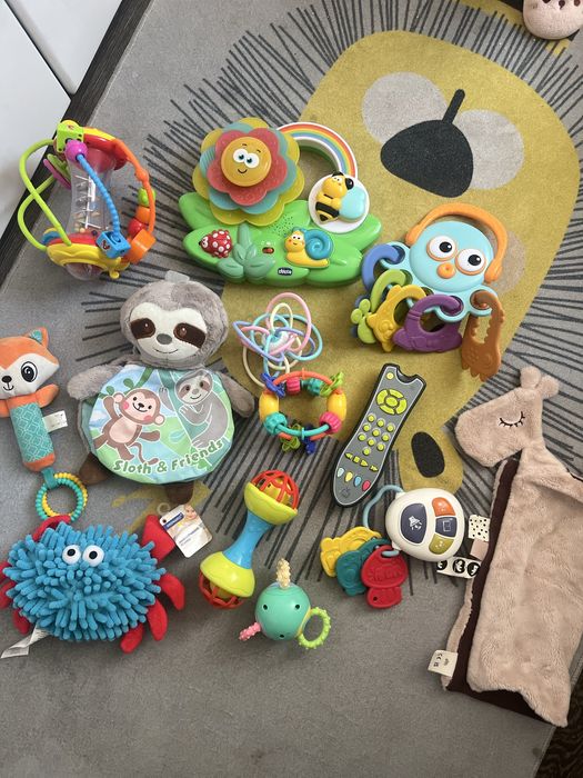 Лот іграшок для малюків  0+