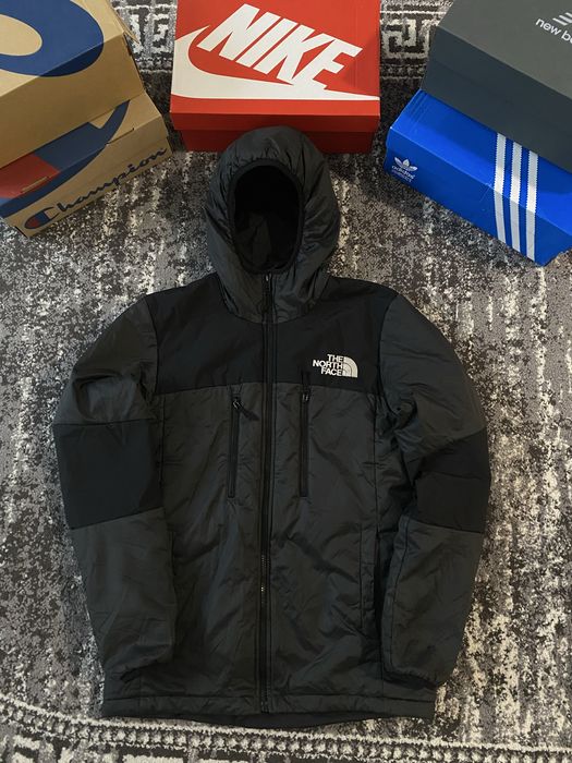 Куртка пуховик The North Face М розмір чорного кольор