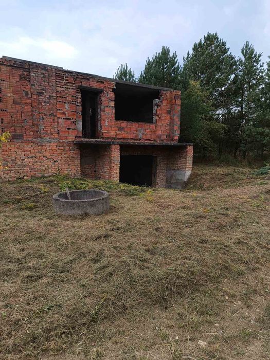 Дачна ділянка з недобудовою