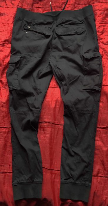 Джоггеры карго H&M поліція