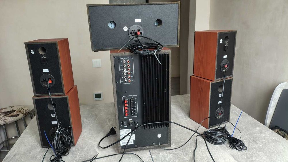 Дженіос 5 і 1 акустична система